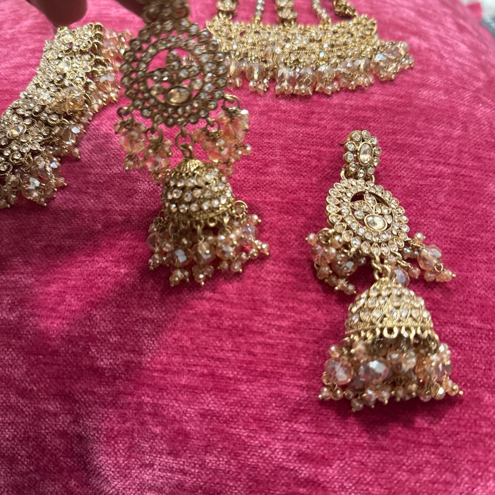 Elegant Gold Jewelry Set for Women - Picture 3 of 4